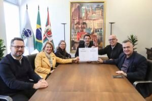 r$-100-milhoes:-estado-e-curitiba-assinam-convenio-para-construcao-do-hospital-bairro-novo