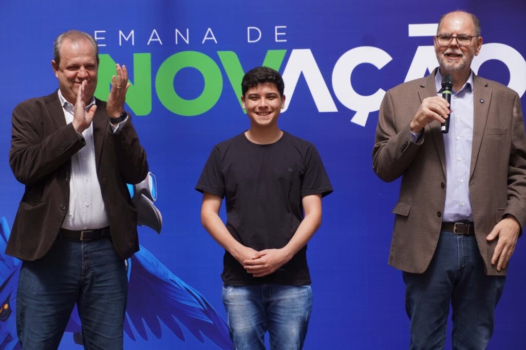 da-zona-rural-a-inovacao:-programas-voltados-para-jovens-do-parana-transformam-vida-de-estudante