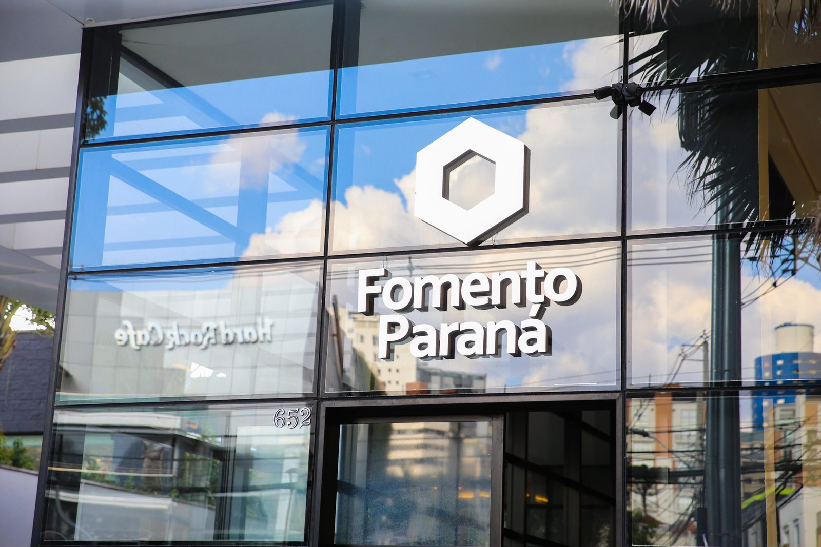 ratinho-junior-sanciona-lei-que-autoriza-captacao-de-us$-50-milhoes-para-micro-e-pequenas-empresas