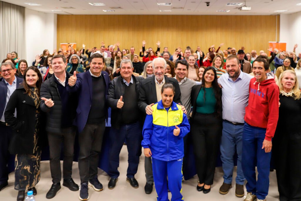 em-encontro-com-apaes,-piana-reforca-compromisso-do-estado-com-a-educacao-especial