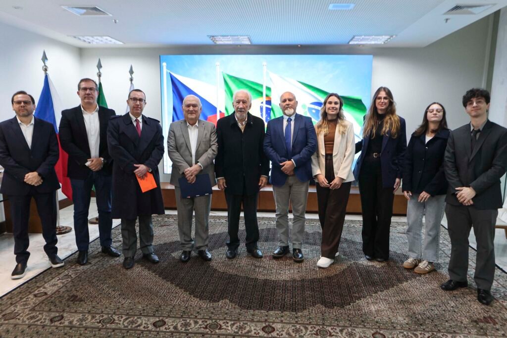 parana-apresenta-ambiente-de-negocios-a-empresas-tchecas-em-encontro-no-palacio-iguacu