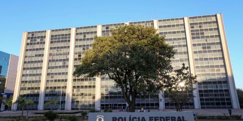 policia-federal-faz-operacao-para-conter-lavagem-de-dinheiro-do-pcc
