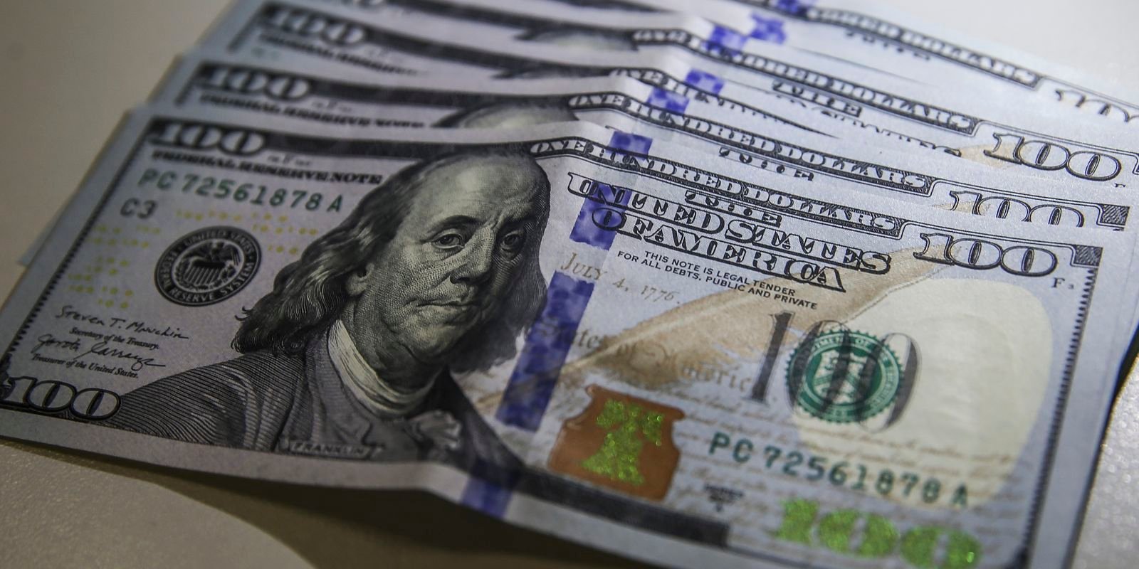 dolar-fica-estavel-em-r$-5,08,-mas-cai-0,58%-na-semana