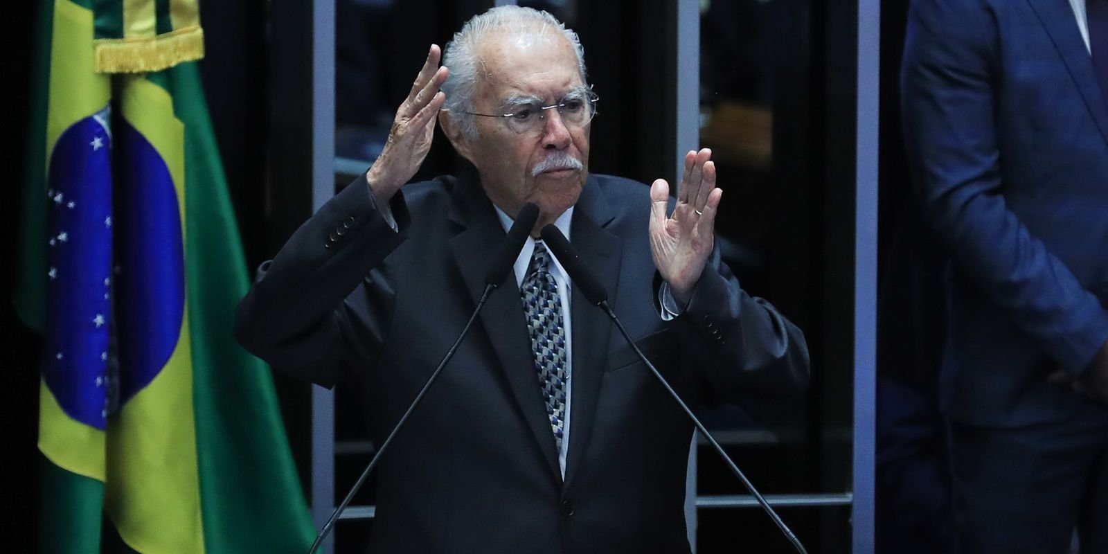 jose-sarney-e-internado-em-uti-apos-procedimento-abdominal