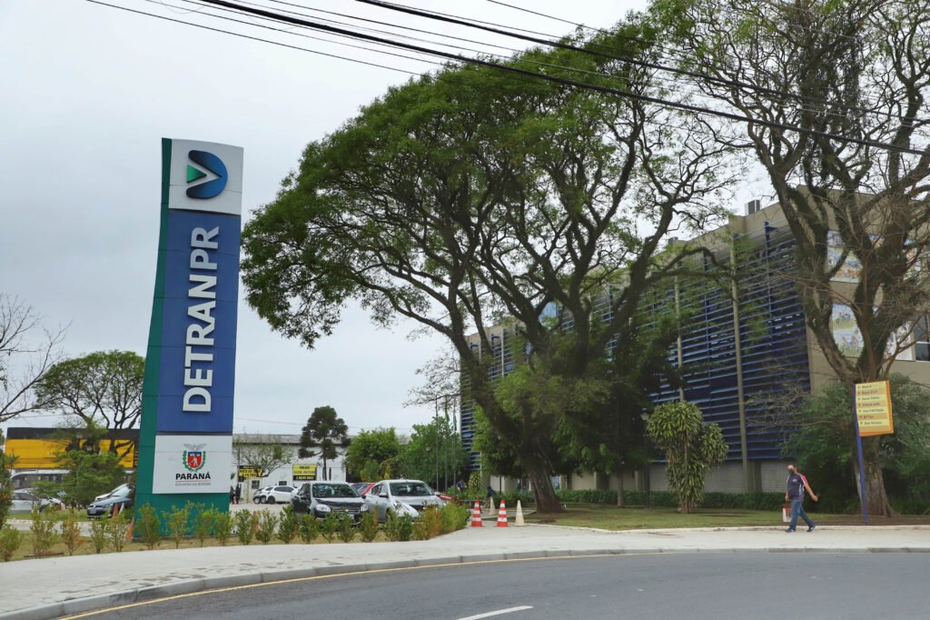 detran-pr-fara-concurso-publico-com-100-vagas-para-agentes-e-analistas-de-transito