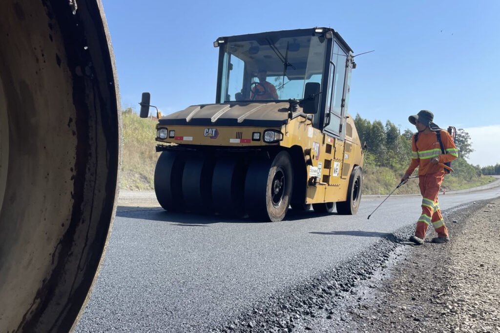 obra-de-pavimentacao-de-rodovia-entre-imbau-e-reserva-esta-22%-executada