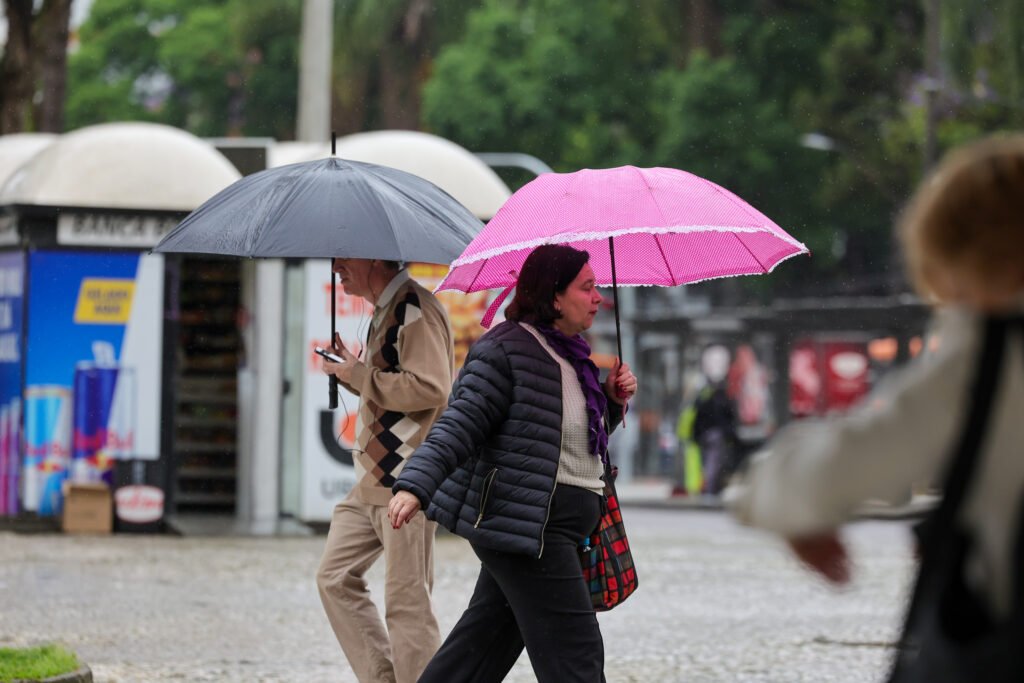 tempestades-se-afastam-do-parana;-chuvas-mais-intensas-sao-prevista-a-partir-de-quinta