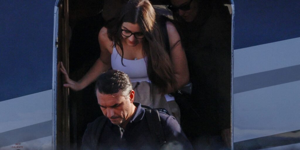 aeronave-com-flavio-bolsonaro-e-familia-pousa-nos-estados-unidos