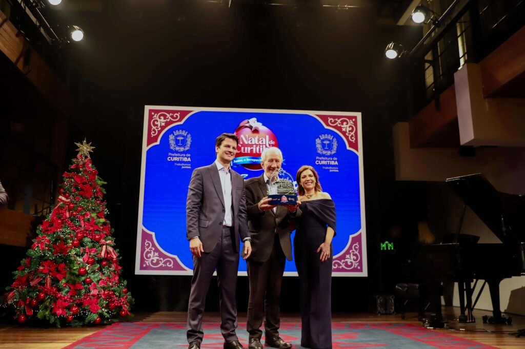 150-atracoes:-piana-participa-do-lancamento-da-programacao-do-natal-de-curitiba-2026