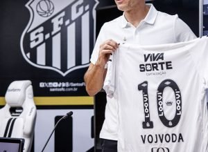 vojvoda-e-apresentado-oficialmente-como-novo-tecnico-do-santos