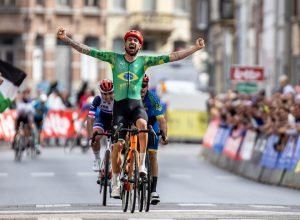 lauro-chaman-leva-tricampeonato-mundial-de-paraciclismo-na-belgica