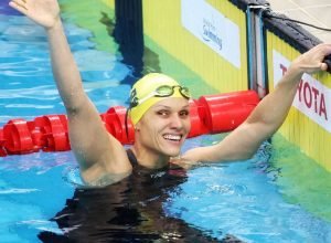 carol-santiago-e-tricampea-mundial-dos-100m-costas-em-singapura