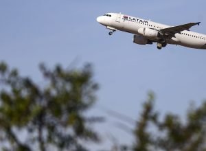 latam-anuncia-compra-de-24-avioes-da-embraer