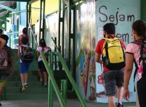 menos-da-metade-das-escolas-publicas-esta-ligada-a rede-de-esgoto