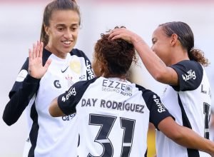 libertadores-feminina:-corinthians-marca-11-vezes-e-bate-always-ready