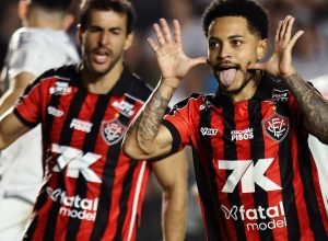 triunfo-do-vitoria-embola-luta-contra-rebaixamento-no-brasileirao