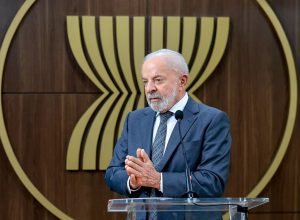 lula-quer-discutir-com-trump-punicao-dada-a-ministros-do-stf