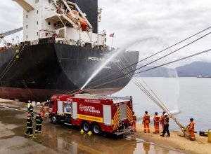 combate-a-incendio:-simulado-no-porto-de-paranagua-reforca-preparo-contra-emergencias