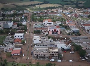 estado-propoe-lei-com-auxilio-de-r$-50-mil-por-familia-para-agilizar-ajuda-a-cidades-atingidas-por-tornado