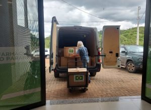 estado-coordena-entrega-de-uma-tonelada-de-medicamentos-e-insumos-a-rio-bonito-do-iguacu