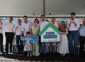 governador-ratinho-junior-entrega-casa-propria-a-83-familias-de-siqueira-campos