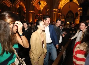 governador-e-primeira-dama-participam-de-abertura-do-natal-de-curitiba-na-catedral-de-luz