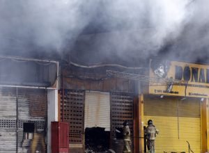 incendio-no-ceasa/rio-esta-controlado;-bombeiros-trabalham-no-rescaldo