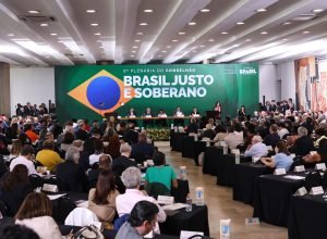 conselhao-entrega-a-lula-propostas-de-metas-de-desenvolvimento-do-pais