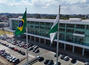 antecipacao-do-13o-salario-dos-servidores-tera-impacto-de-r$-148-milhoes-no-pib-do-parana