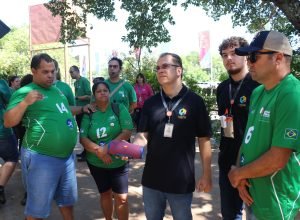 cegos-testam-cracha-desenvolvido-na-unioeste-que-le-e-descreve-imagens-com-ia