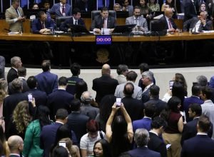 camara-retoma-trabalhos-apos-retirada-a-forca-de-braga