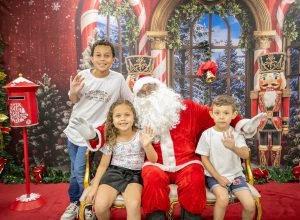 com-visita-do-papai-noel,-portos-do-parana-convida-comunidade-a-colaborar-com-natal-solidario