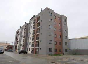 com-apoio-do-estado,-familias-de-sao-jose-dos-pinhais-conquistam-a-moradia-propria