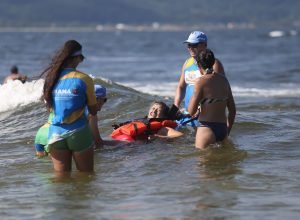 com-11-cadeiras-no-litoral-e-interior,-praia-acessivel-vai-ampliar-atendimentos-em-2026