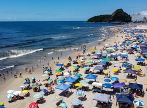 no-parana,-verao-chega-com-muito-calor,-mas-o-natal-sera-de-chuva-no-estado