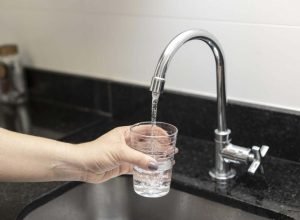 calor-recorde-eleva-em-20%-o-consumo-de-agua-tratada-em-curitiba-e-rmc