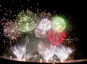 maior-queima-de-fogos-da-historia-do-litoral-ilumina-a-ponte-de-guaratuba