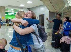 ganhando-o-mundo:-grupo-volta-do-reino-unido-com-ingles-afiado-e-novas-experiencias