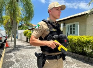 tasers-reforcam-trabalho-das-forcas-de-seguranca-durante-o-verao-maior-parana-no-litoral