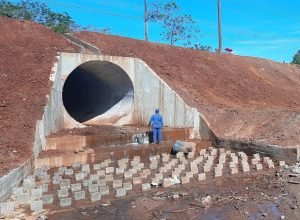 obra-de-novo-bueiro-metalico-em-rodovia-de-ribeirao-do-pinhal-esta-quase-pronta