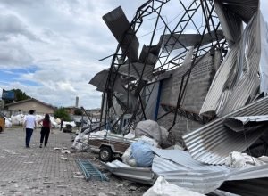 cidade-do-parana-e-atingida-por-ventos-fortes-de-ate-180-km/h