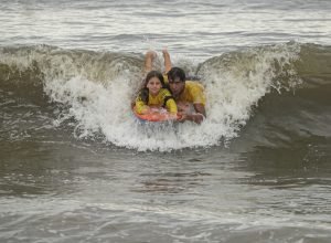 escolinha-de-bodyboarding-lota-no-primeiro-fim-de-semana-em-matinhos-e-guaratuba
