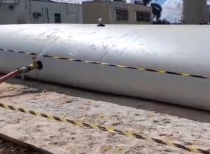 250-mil-litros:-colchao-de-agua-gigante-reforca-abastecimento-em-pontal-do-parana