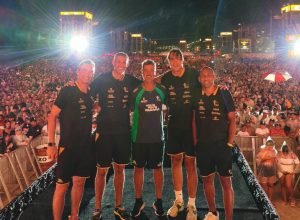 campeoes-olimpicos-do-volei-sao-ovacionados-em-show-do-verao-maior-parana