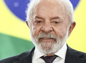 antes-de-viagem-ao-panama,-lula-conversa-com-presidente-mulino