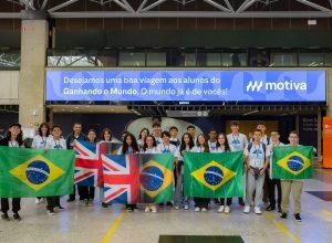 ganhando-o-mundo:-com-emocao-e-expectativas,-25-adolescentes-embarcam-para-o-reino-unido 