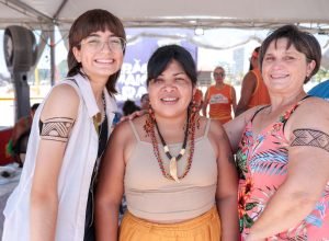 verao-maior-parana:-oficina-de-pinturas-corporais-valoriza-cultura-indigena-no-litoral