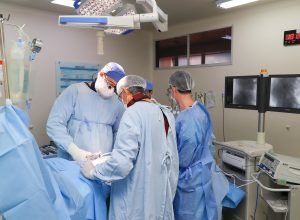 hospital-universitario-da-uel-realiza-pela-primeira-vez-cirurgia-de-coluna-com-tecnica-alif
