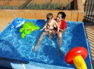 medidas-simples-evitam-consumo-excessivo-de-agua-com-piscinas-plasticas