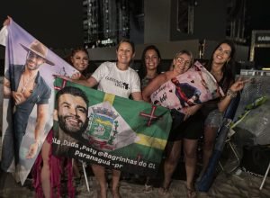 fas-de-gusttavo-lima-dormem-na-praia-para-garantir-melhor-lugar-no-show-deste-domingo